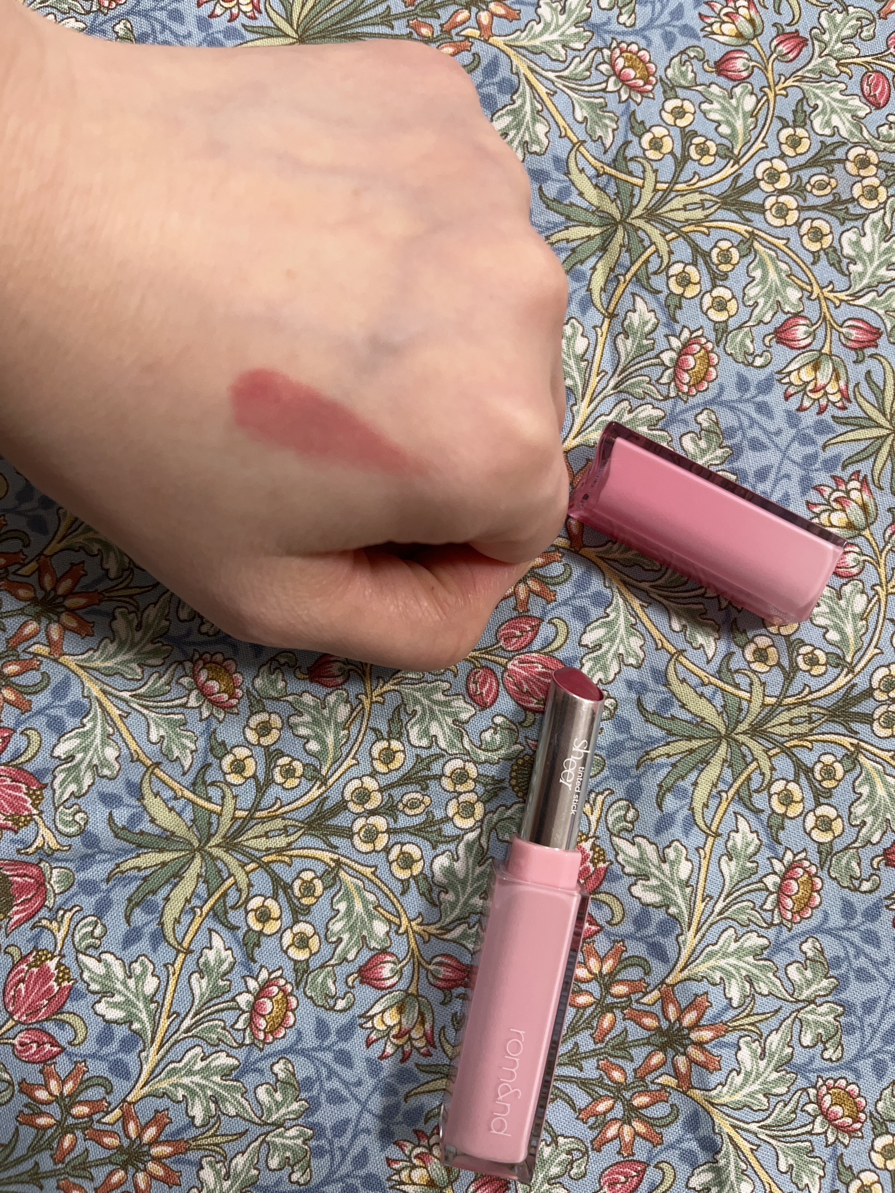 シアーティンテッドスティック 02 バニーホップ(BUNNY HOP)/rom&nd/口紅を使ったクチコミ（2枚目）