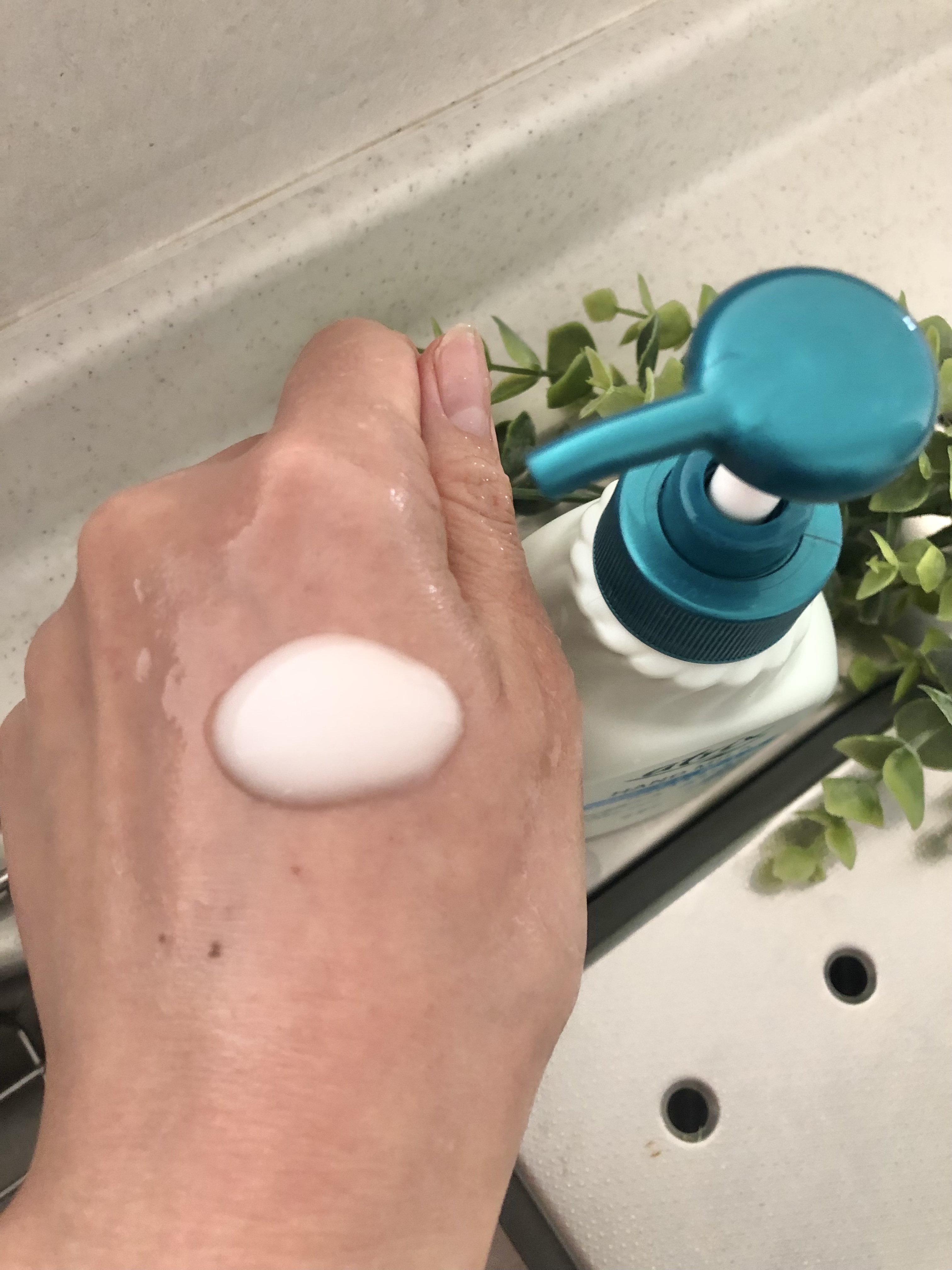 ハンドミルク 本体 200ml/アトリックス/ハンドクリームを使ったクチコミ（2枚目）