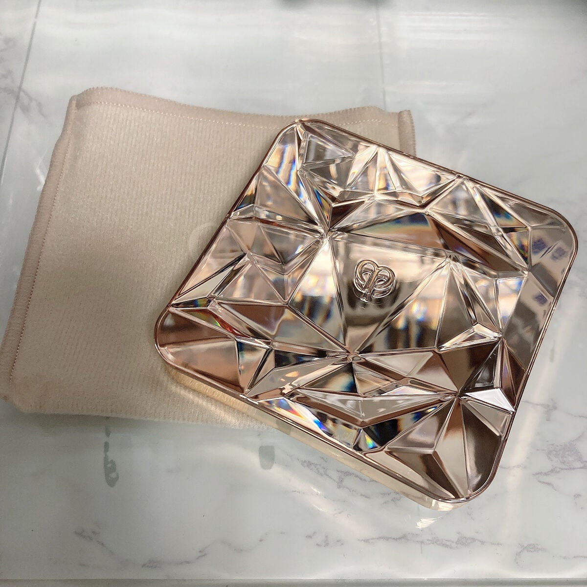 ル・レオスールデクラ /クレ・ド・ポー ボーテ/パウダーハイライトを使ったクチコミ(2枚目)