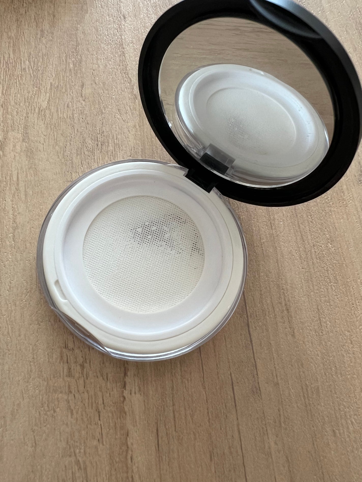 ミラー付きパウダーケース/DAISO/その他化粧小物を使ったクチコミ(1枚目)