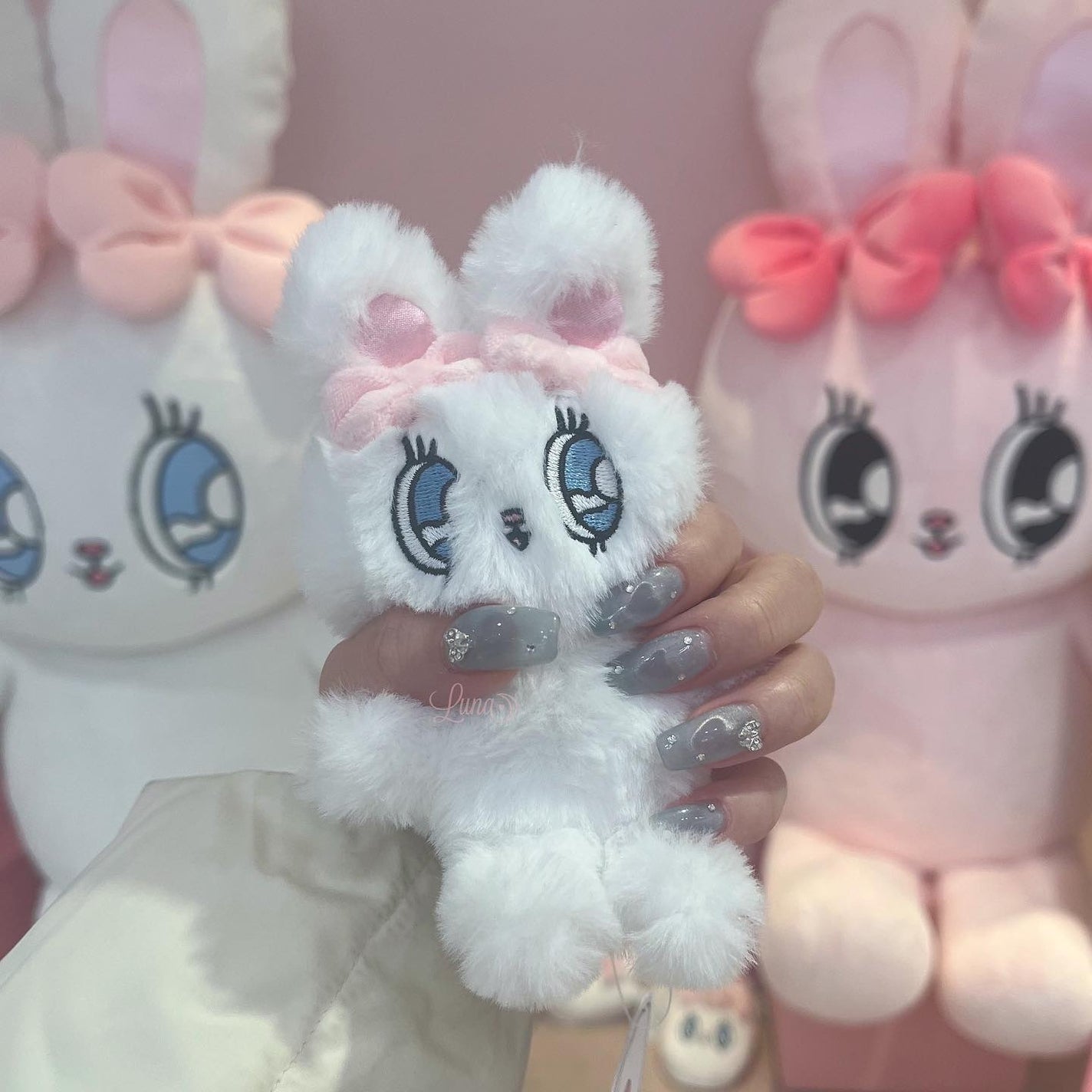 Iuna. Mizuki on LIPS 「.🐰#nail#nailstagram#gelnail#ジェ..」(3枚目)