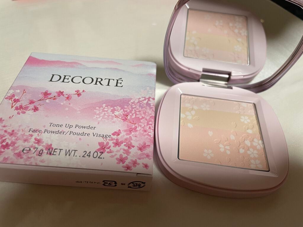 EMI on LIPS 「.DECORTEの限定パウダー💕パケが可愛くてかったけ..」(1枚目)