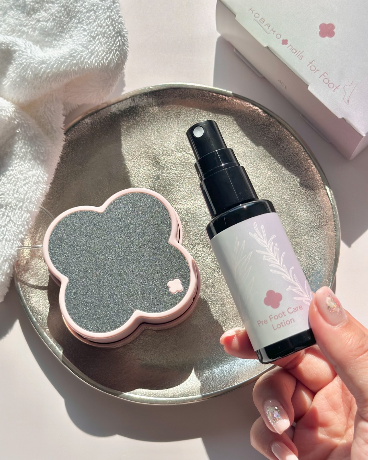 KOBAKO KOBAKO フットケアキット2（ピンクグレージュ）のクチコミ「\ かかとケア❤︎/
貝印 【KOBAKO】のフットケアライン、
KOBAKO nails f.....」（3枚目）