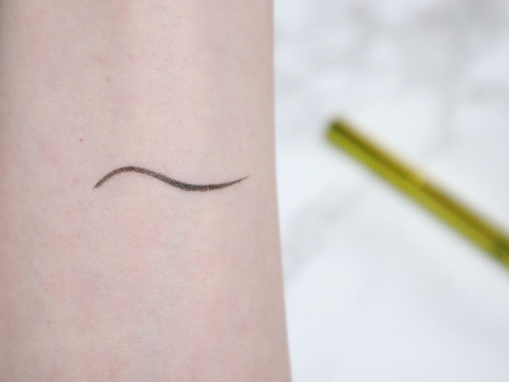 ハイパーシャープ ライナー R/MAYBELLINE NEW YORK/リキッドアイライナーを使ったクチコミ(2枚目)