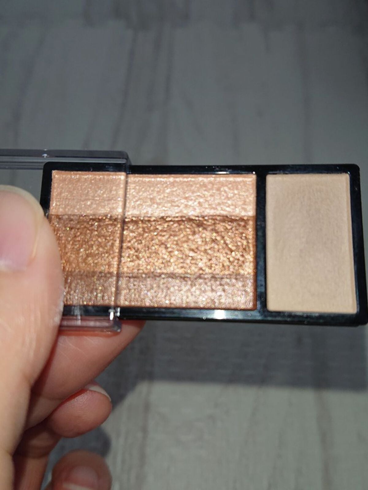 キラキラ アイシャドウ/ETUDE/スティックアイシャドウを使ったクチコミ(4枚目)