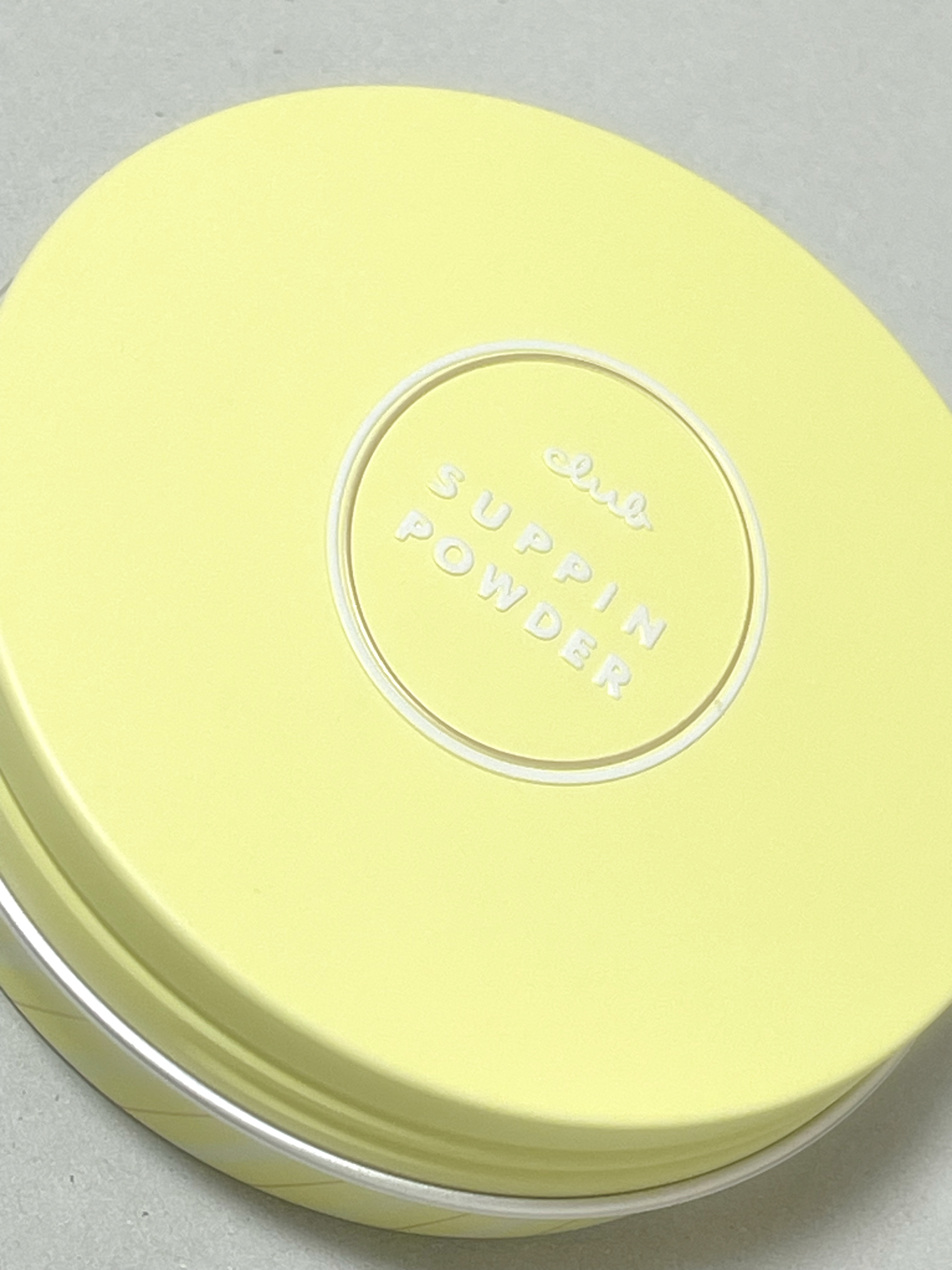 すっぴんパウダーC CICAレモングラスの香り D/クラブ/プレストパウダーを使ったクチコミ（1枚目）