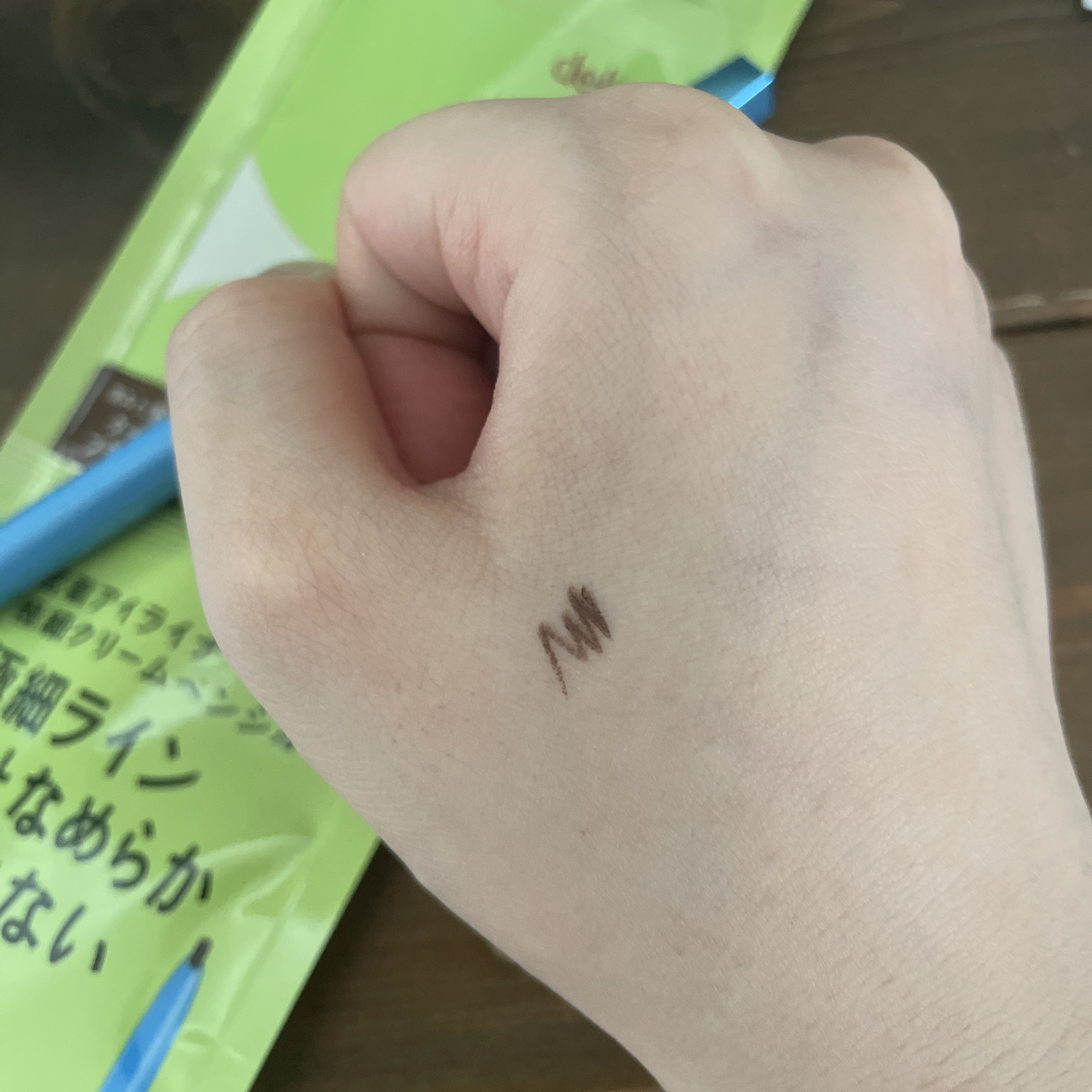 「密着アイライナー」極細クリームペンシル/デジャヴュ/ペンシルアイライナーを使ったクチコミ（2枚目）