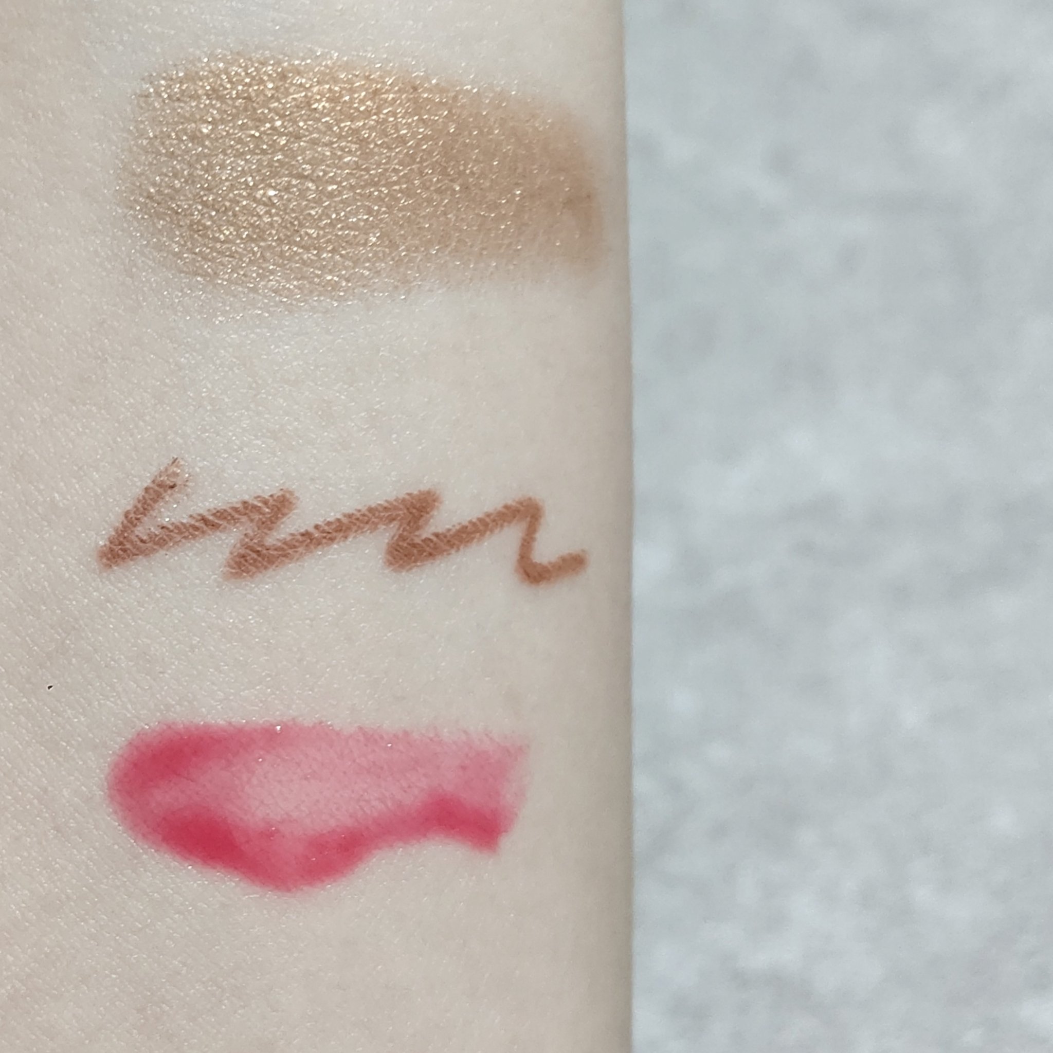 リュクスアイシャドウ 03 サンディップ(フォイル)/BOBBI BROWN/単色アイシャドウを使ったクチコミ（2枚目）