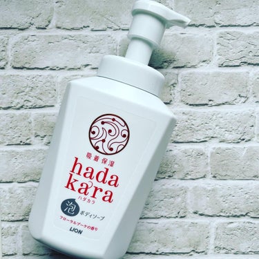 hadakara ボディソープ 泡で出てくるタイプ  フローラルブーケの香り 本体大型サイズ825ml/hadakara/ボディソープを使ったクチコミ（2枚目）