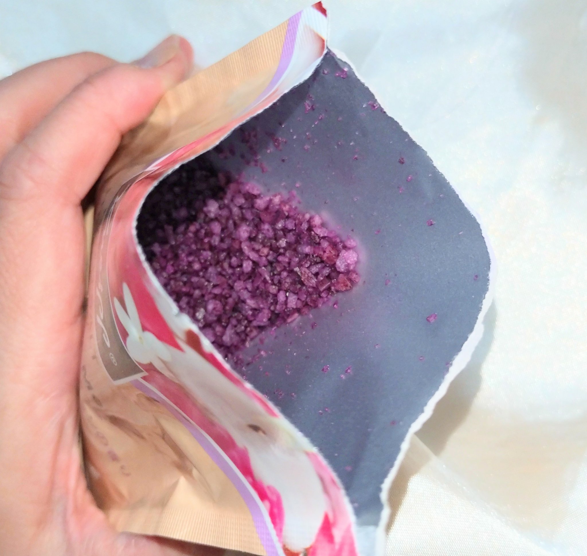 バスソルト ハッピーフォーミー ロータス＆ジャスミンの香り 50g/クナイプ/無機塩系入浴剤を使ったクチコミ（2枚目）