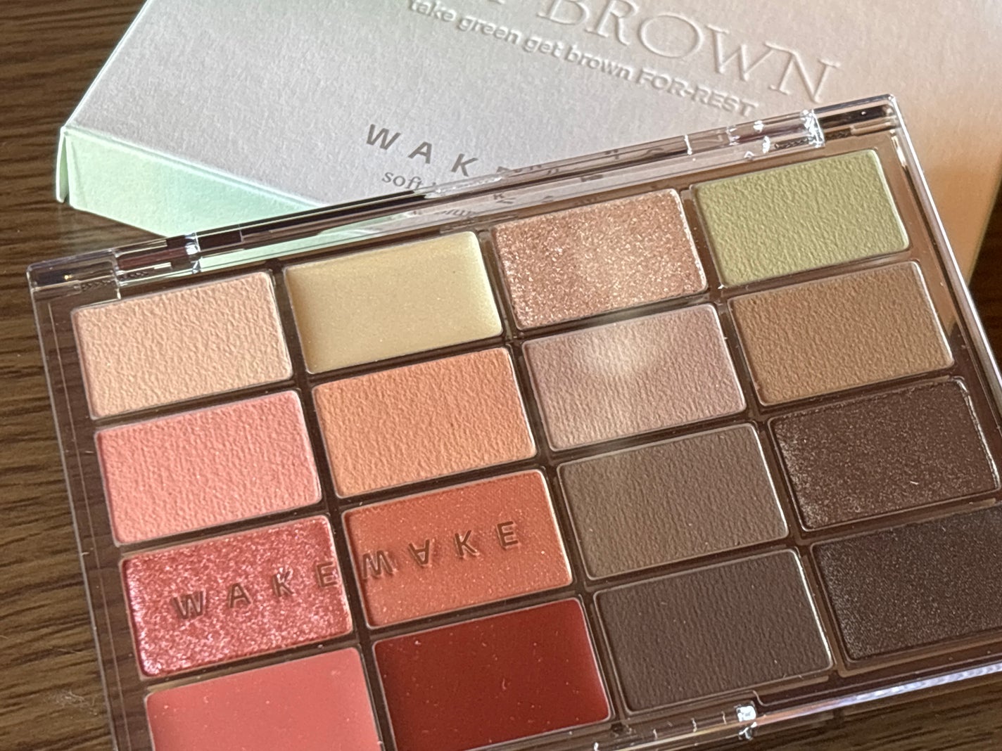 ソフトブラーリングアイパレット/wakemake/アイシャドウパレットを使ったクチコミ(1枚目)