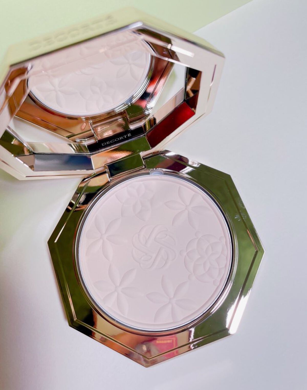 マルセル ワンダース コレクション コスメデコルテ フェイスパウダー XII/DECORTÉ/プレストパウダーを使ったクチコミ(5枚目)