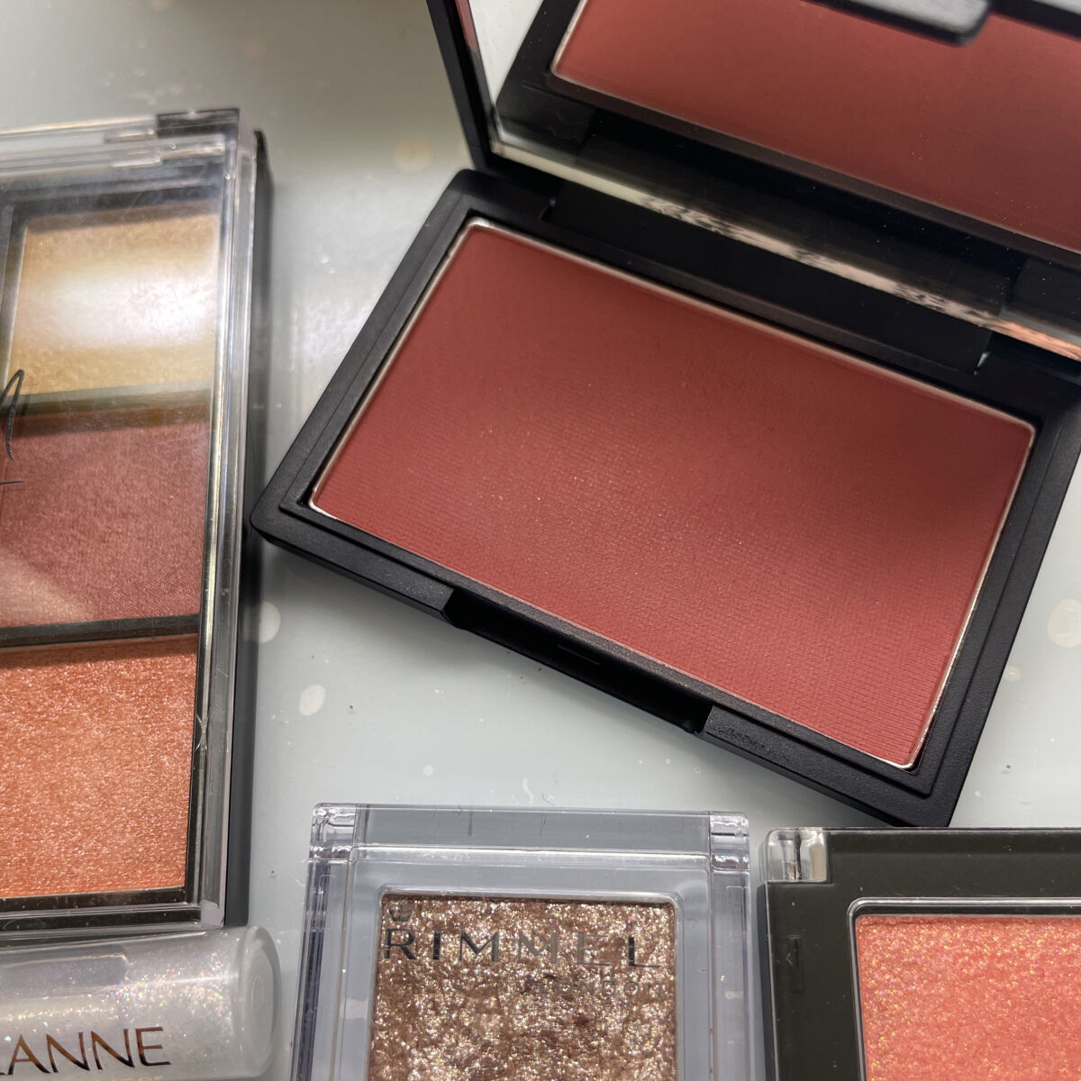 プリズム パウダーアイカラー/リンメル ロンドン/単色アイシャドウを使ったクチコミ（3枚目）