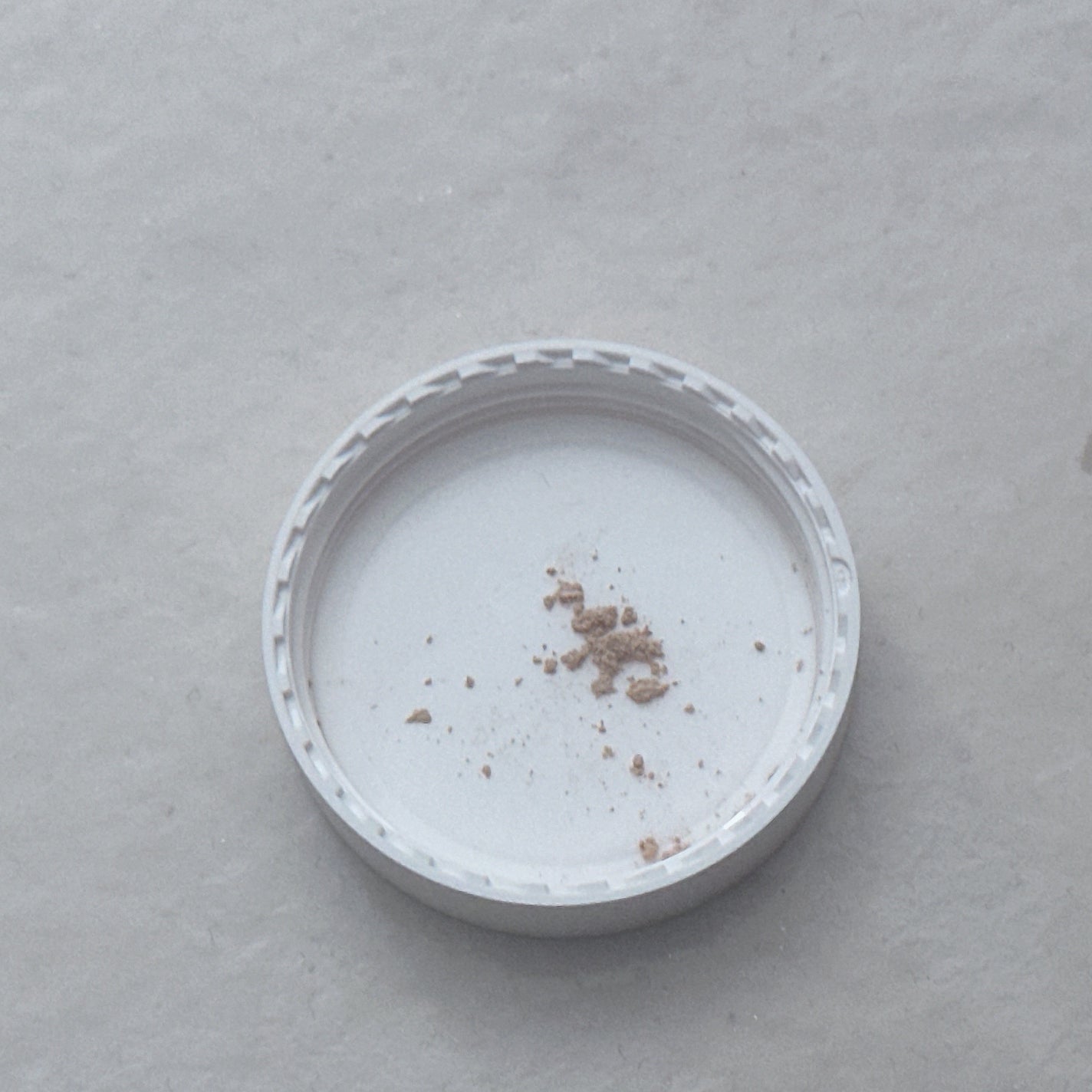 薬用コンシーラー アクネプロテクター/ONLY MINERALS/パウダーコンシーラーを使ったクチコミ(2枚目)