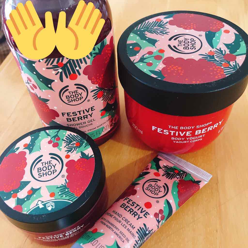 買ったモノ！
トレジャーバッグ  フェスティブベリー

前に初めてボディショップでボディバター買ってすごく良かったからクリスマス限定セット🎄
これはボディバターは無いセット！代わりにボディヨーグルトが〜🎅

ボディヨーグルトを店頭で試さ