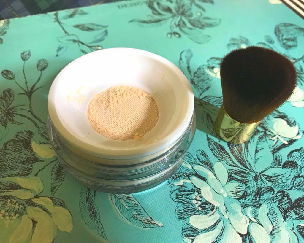 ONLY MINERALS ミネラルクリアグロウフェイスパウダーのクチコミ「購入店舗:LOFT
使用感:
サラサラで粒子の細かい粉です。ブラシでつけると粉が煙のように舞い.....」（2枚目）