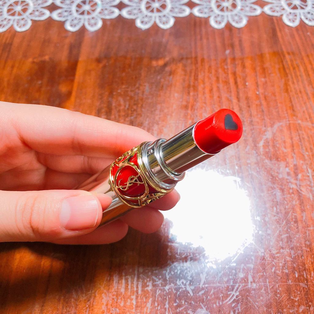 ヴォリュプテ プランプインカラー 6 ルナティック レッド/YVES SAINT LAURENT BEAUTE/口紅を使ったクチコミ（2枚目）