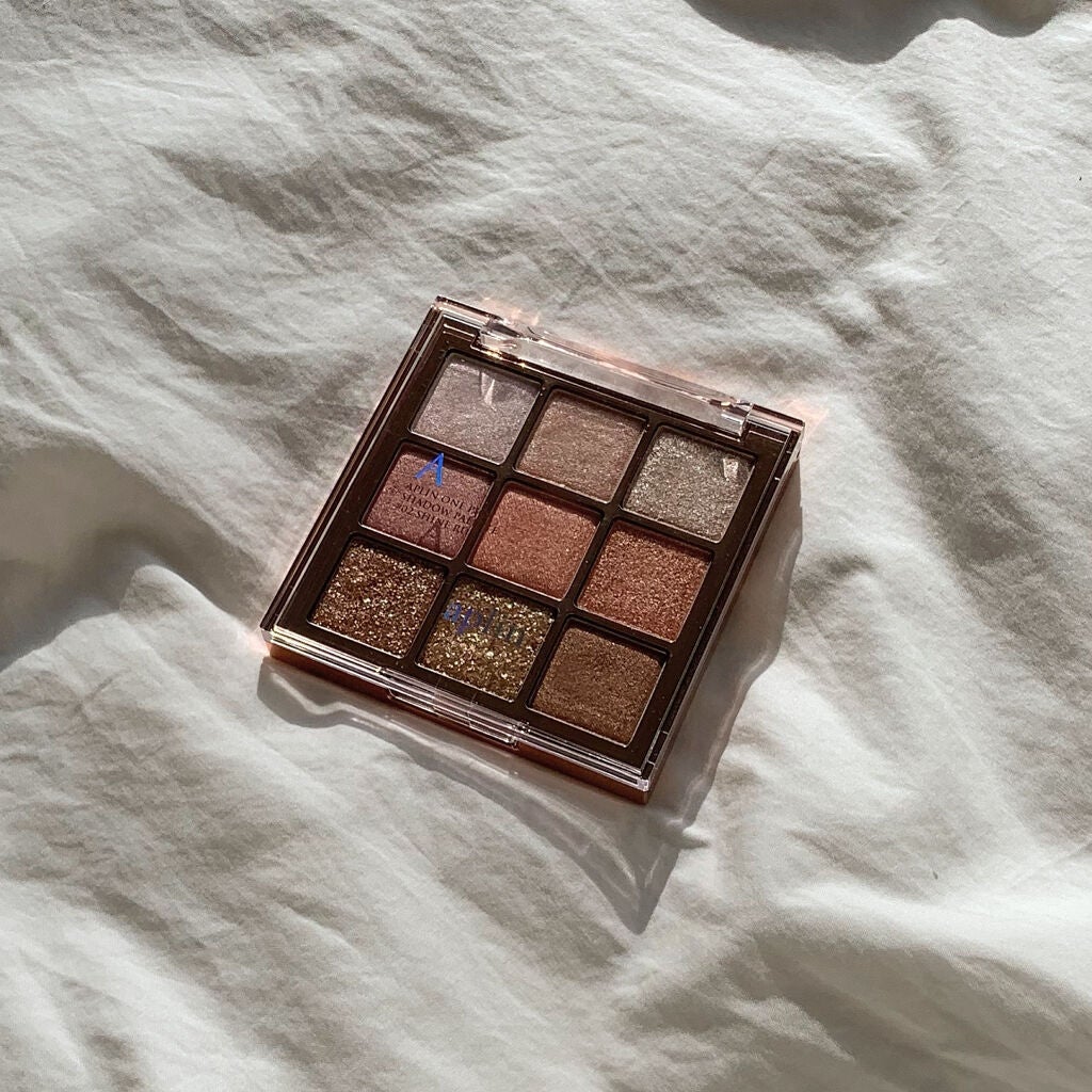 pyon on LIPS 「キラキラ好きにはたまらない!allラメの9色パレット!めちゃく..」(1枚目)