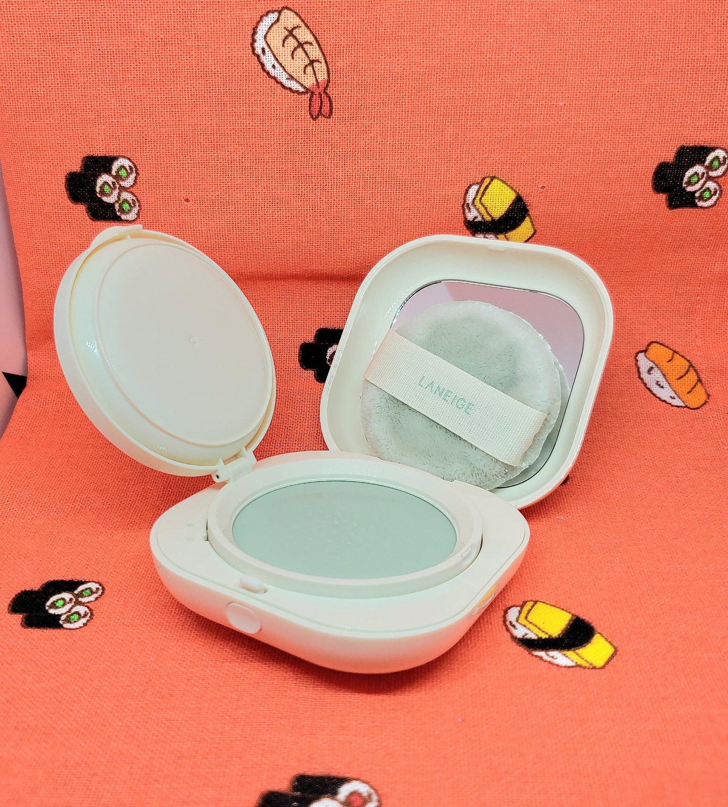 ネオ エッセンシャル フィニッシュパウダー/LANEIGE/ルースパウダーを使ったクチコミ(1枚目)