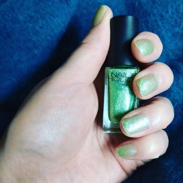 週末ネイル💅ネイルホリックの、ジューシーカラーの新色GR718春🌿グリーン💚トップコートは、ラメが入っているネイルホリックのトップコートを塗ってます😊💖春は、グリーン💚💚💚最近は、アイシャドウも、グリーン💚ばかり買ってしまいます🎵osajiの『街路樹🌿』に、アンプリチュードのグリーンパレット🎨ネイル💅までグリーン🍀しばらくマイブーム続きそうです☺️🌿の画像 その0