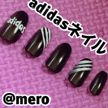 mero🧸🖤 on LIPS 「meroです🧸🖤今回は【セルフで簡単adidasネイル】✂ーー..」（3枚目）