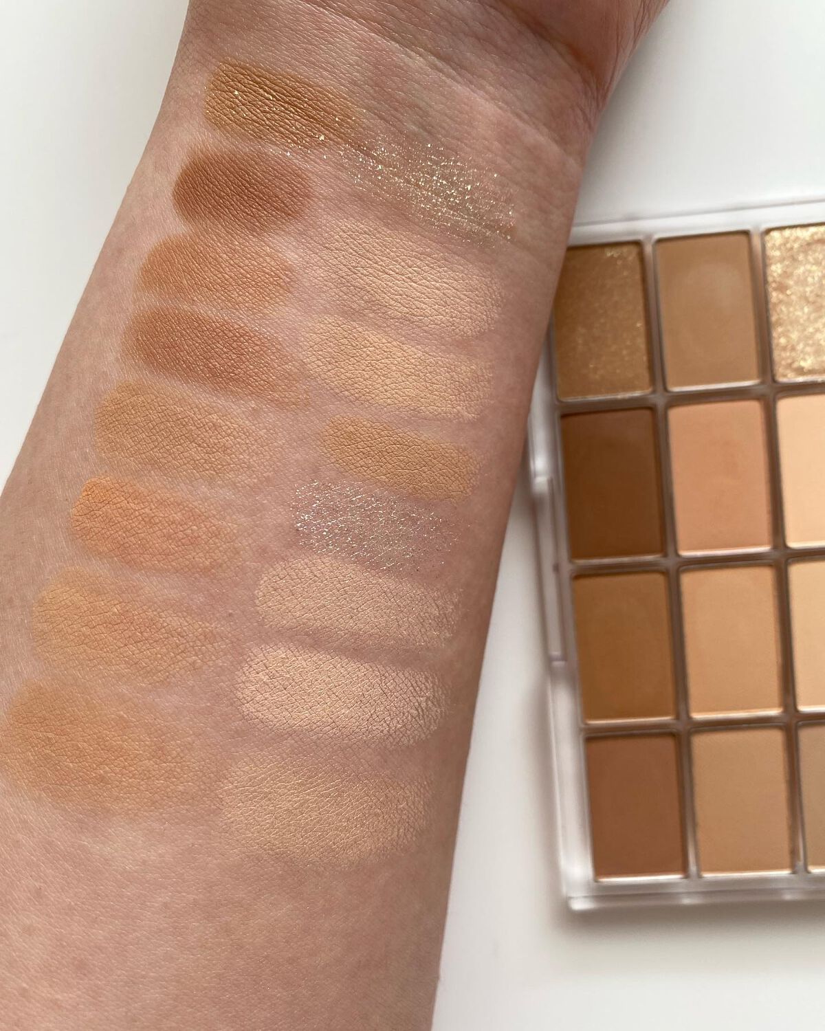 KANNIE on LIPS 「WAKEMAKESOFTBLURRINGEYEPALETTE0..」(3枚目)