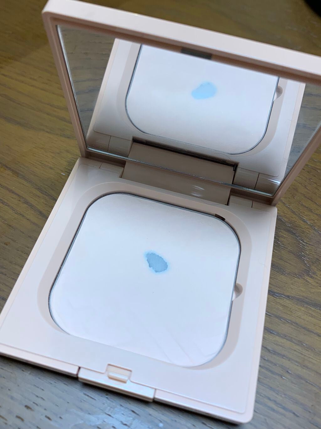 プードルコンパクトエサンシエル/クレ・ド・ポー ボーテ/プレストパウダーを使ったクチコミ(4枚目)