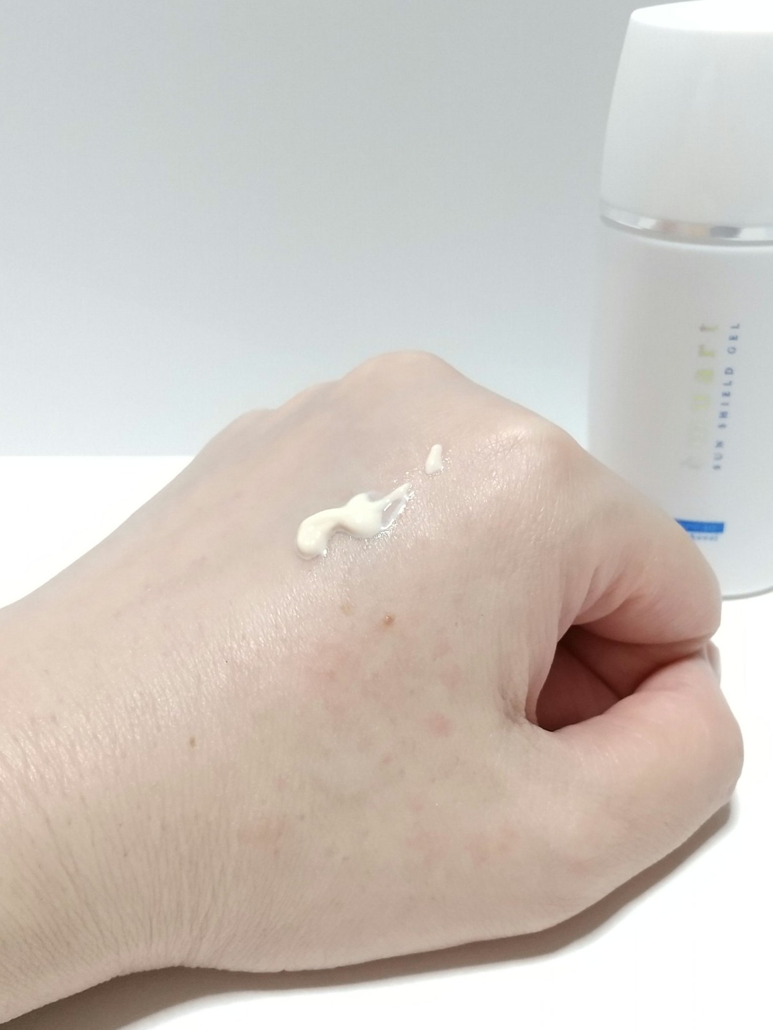 emuart(エミュアール) サンシールドゲルのクチコミ「⭐️⭐️⭐️⭐️☆
ノンケミカルのゲルUV

#PR

エミュアール化粧品
サンシールドゲル
.....」（2枚目）