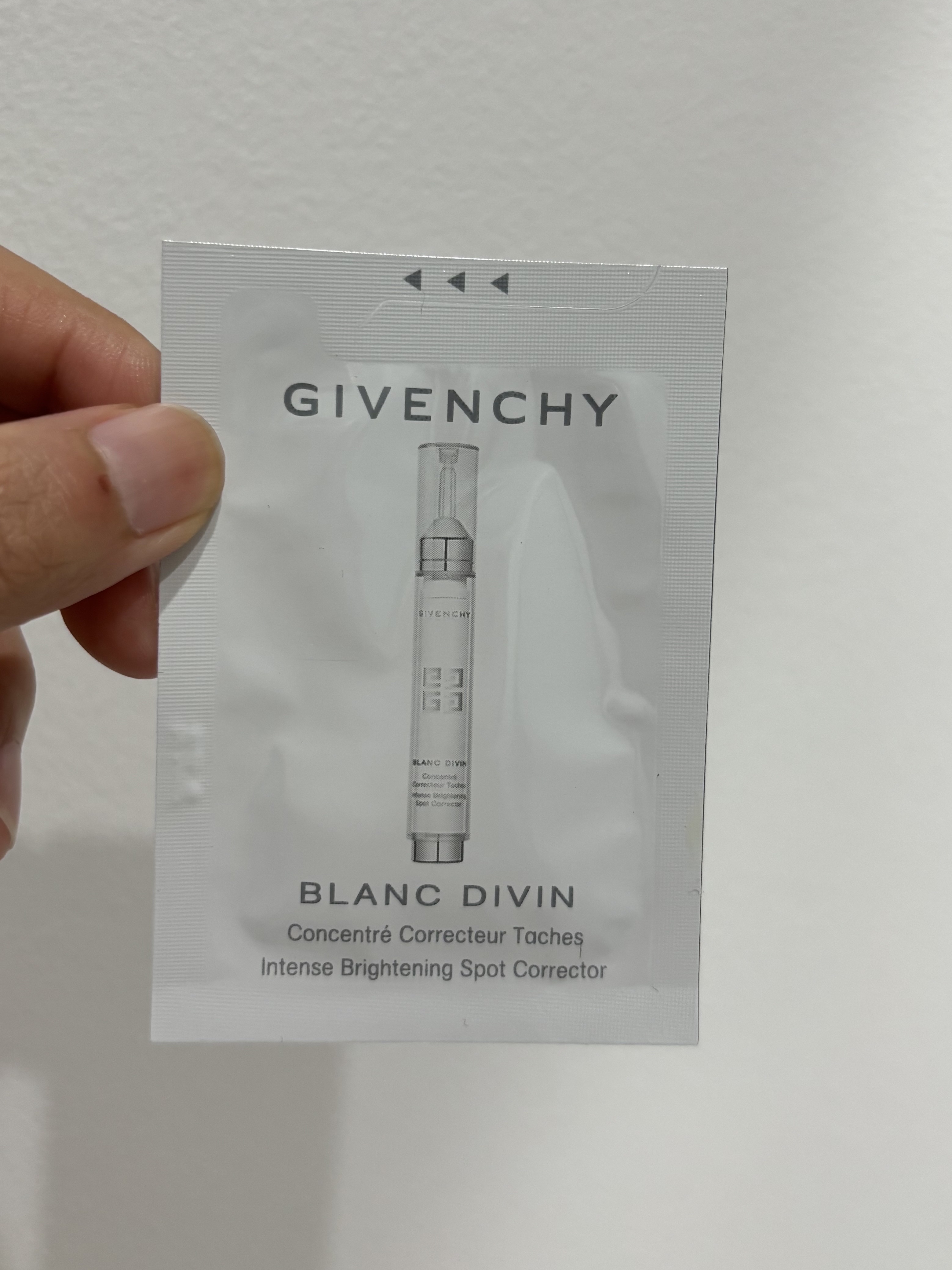 ブラン ディヴァン スポット コレクター/GIVENCHY/美容液を使ったクチコミ（1枚目）