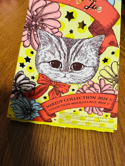 PAUL & JOE BEAUTE メイクアップ コレクション 2024 Ⅱのクチコミ「メイクアップ コレクション 2024 Ⅱを開けてみました✨
三角形にどうやってコスメ入ってる.....」(1枚目)