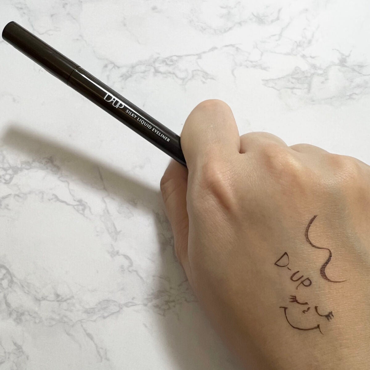 シルキーリキッドアイライナーWP/D-UP/リキッドアイライナーを使ったクチコミ(1枚目)