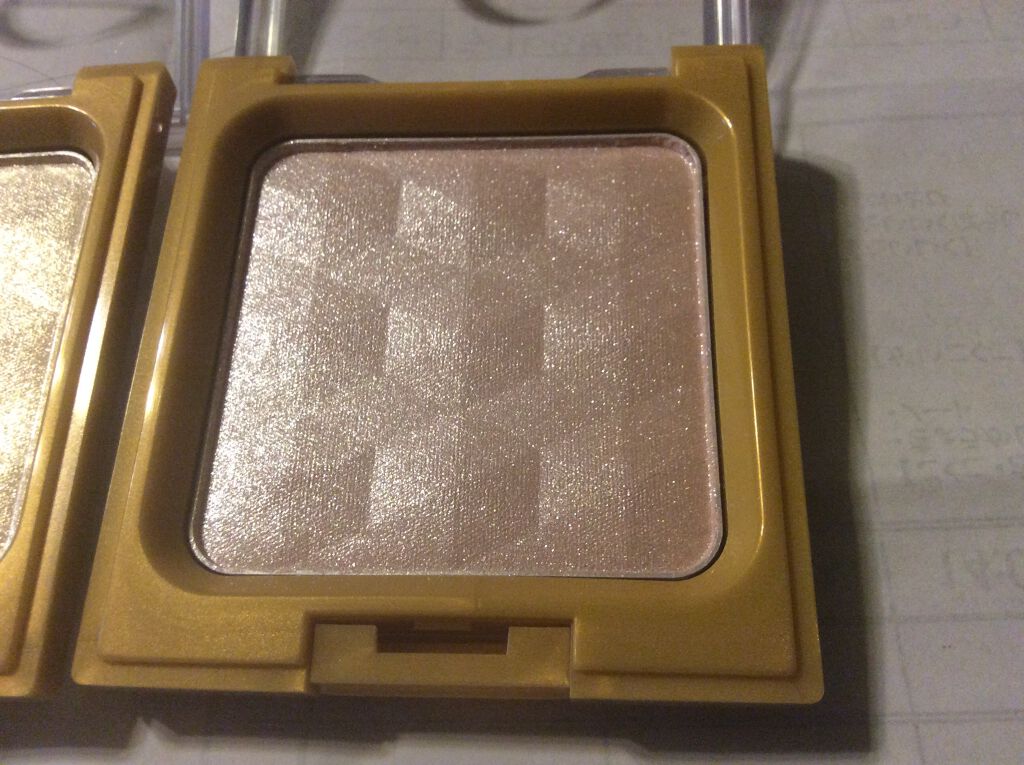 シャイニーパウダー N SN02 ゴールドベージュ/excel/プレストパウダーを使ったクチコミ（2枚目）