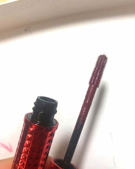 GIVENCHY ボリューム・ディスタービアのクチコミ「7月5月発売
ジバンシィの新しいマスカラ
ボリューム・ディスタービア
02 レッドディスタービ.....」(2枚目)