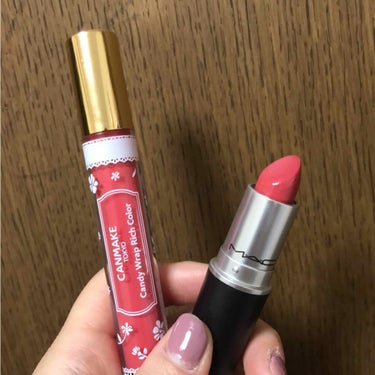 Macのリップに激似？！600円で買えるモテ色リップ💗

Macのリップの中でも人気なシーシアーというお色。
ピンクのような赤のようなミルキーなコーラルカラー🐻🍼

これこそモテ色っていうカラーなんです