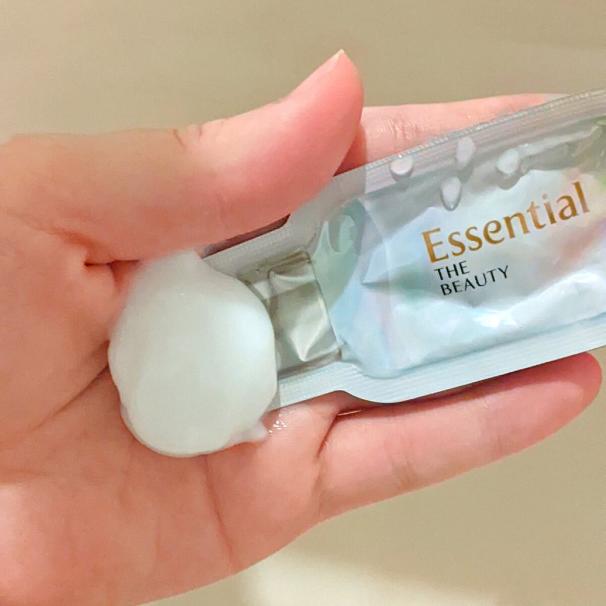 ザビューティ うるツヤチャージヘアパック/エッセンシャル/ヘアマスク・ヘアパックを使ったクチコミ（2枚目）