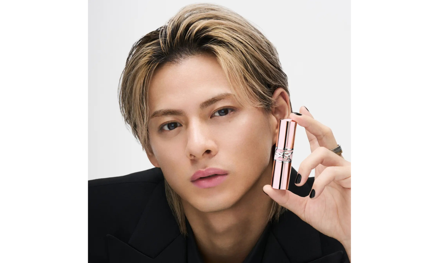 「YSL」アジア アンバサダー 平野紫耀さんがまとうピンクカラーリップ2種のホリデーシーズンを華やかに彩る新LOOK公開!のサムネイル