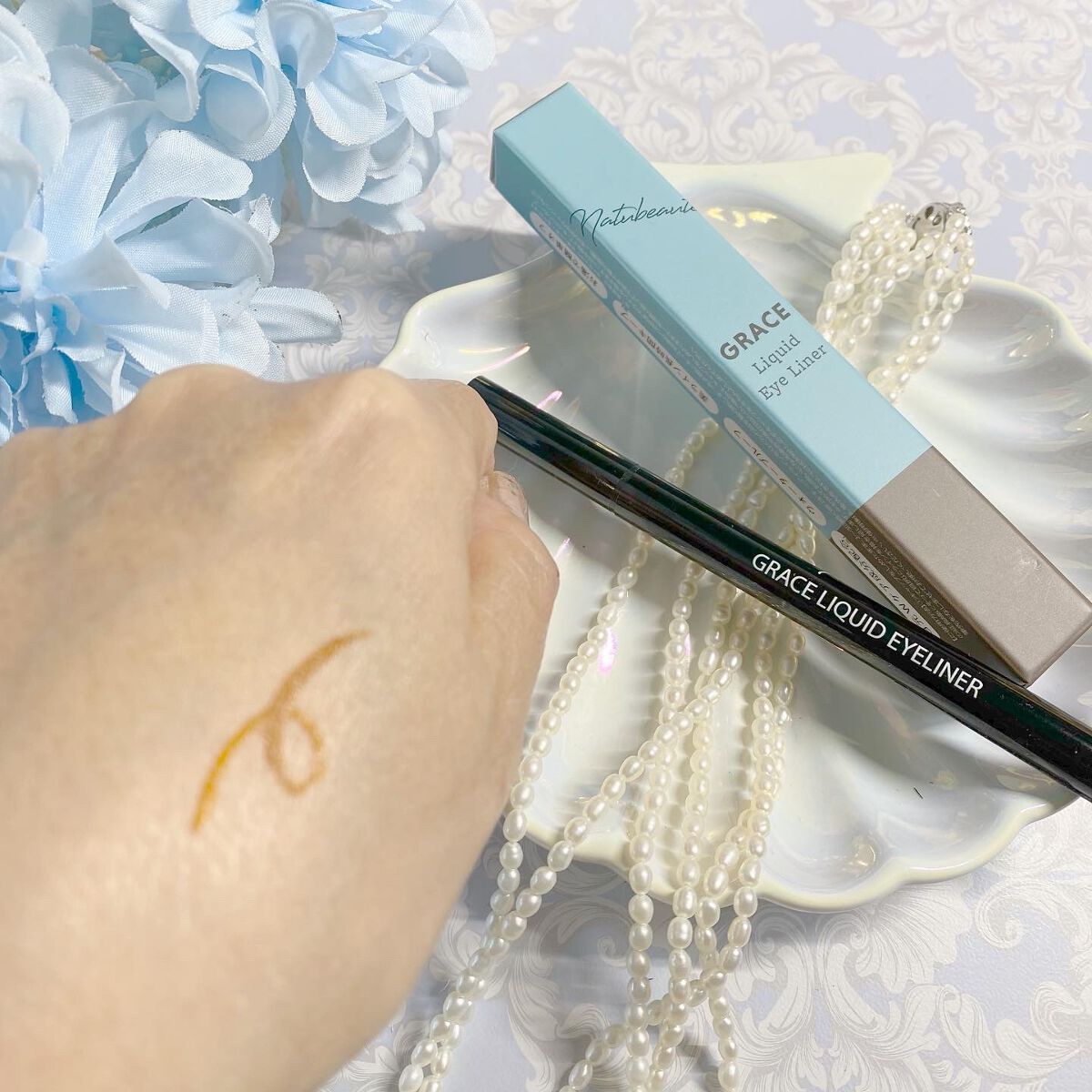 ナチュボーテ グレース リキッドアイライナーのクチコミ「1日中にじまず
綺麗なアイラインを実現できる
ナチュボーテグレースリキッドアイライナーのご紹介.....」（3枚目）