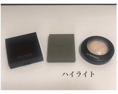 

ハイライト が好きで
集めてみてます☆

#MAC
ライドスカペード
店員さんに1番王道の色と聞き購入
色味は白く、ハイライト だと
わかりやすい

#THREE
01
クリーム色な感じで
馴染む感