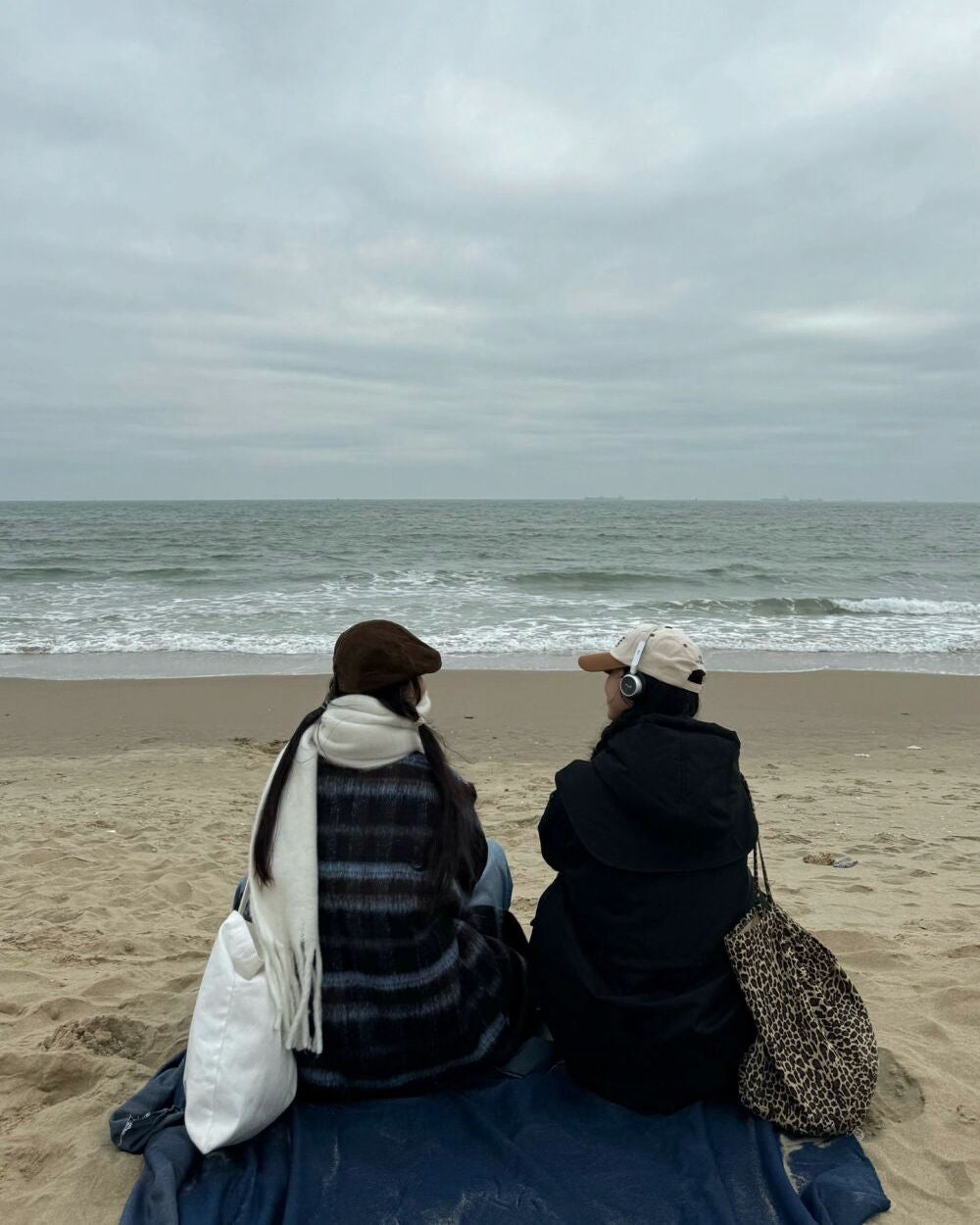 ひとみ on LIPS 「良い友達と会う#コーデ#ファッション#韓国ファッション#韓国コ..」(4枚目)