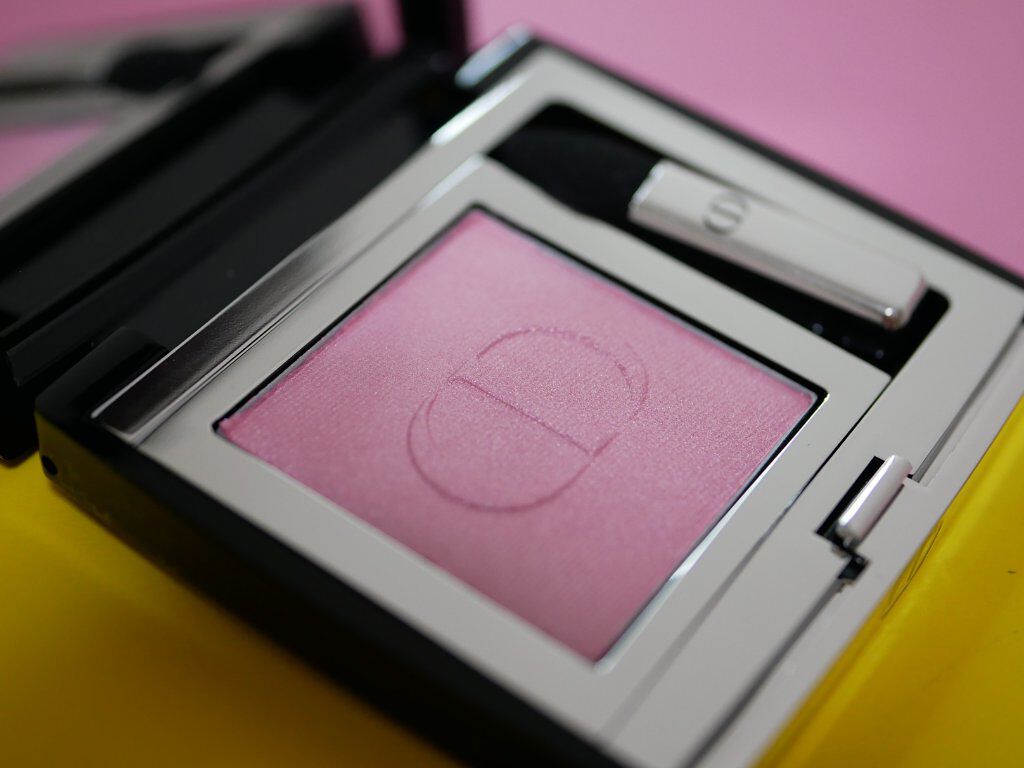 モノ クルール クチュール 826 ローズ モンテーニュ/Dior/単色アイシャドウを使ったクチコミ（2枚目）