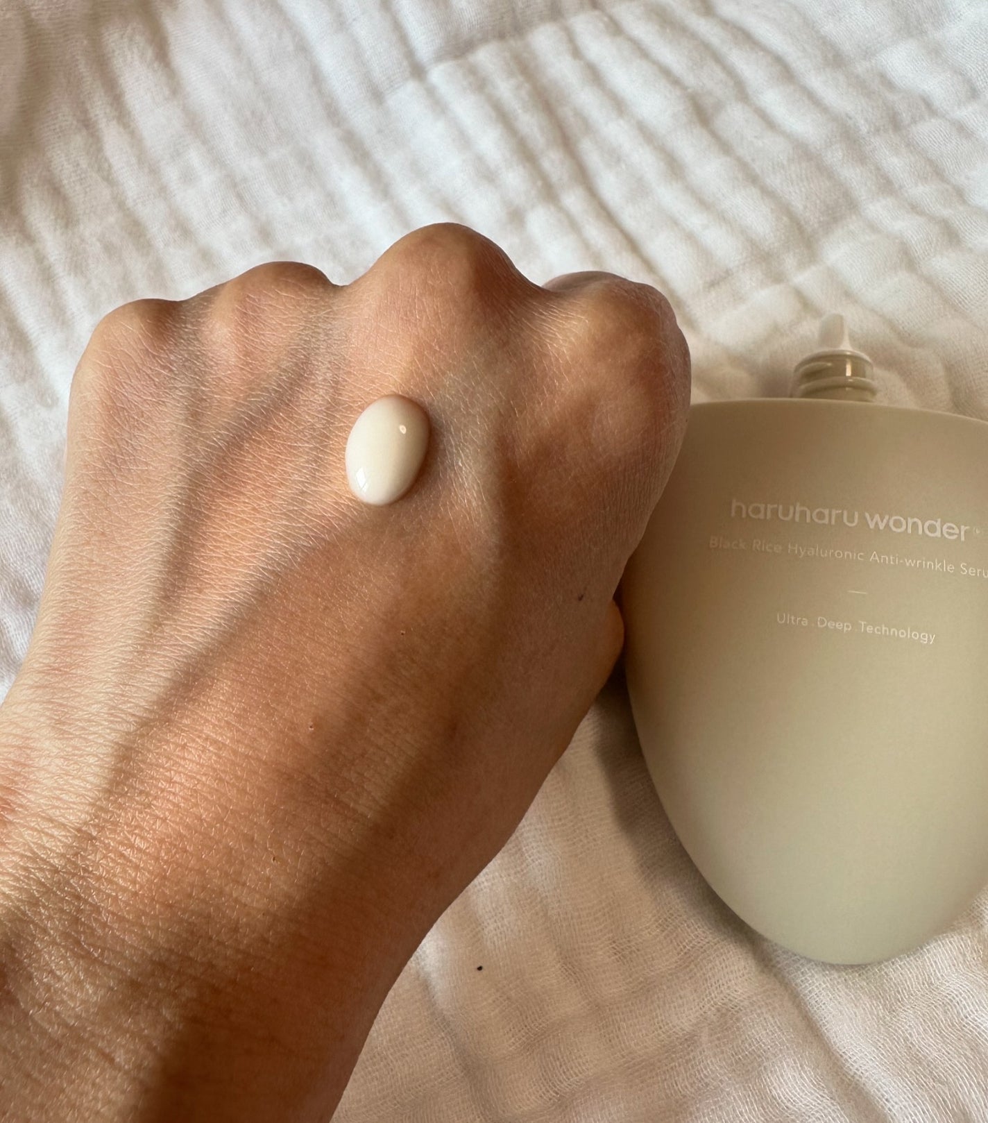 ばみ ⋮ 化粧品検定1級×特級コスメコンシェルジュ on LIPS 「ハルハルワンダーのブラックライスセラム🍚お米みたいにコロンとし..」(2枚目)