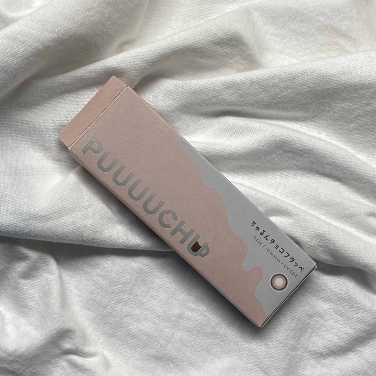 細ふちカラコンが1番🤎

こんにちは🌞

今日は細ふちカラコンで可愛いものを見つけたので紹介していこうと思います！

それではスタート📢

PUUUUCHU
ちゅるんチョコフラッペ

スペック📝
DIA:14.2mm
着色直径:13