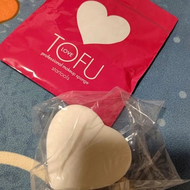 TOFU LOVE プロフェッショナル メイクアップ スポンジのクチコミ「水ありで使用してみました！
刺激もなく、柔らかくてもちもちです。
ハートの片割れの形が使いやす.....」（2枚目）