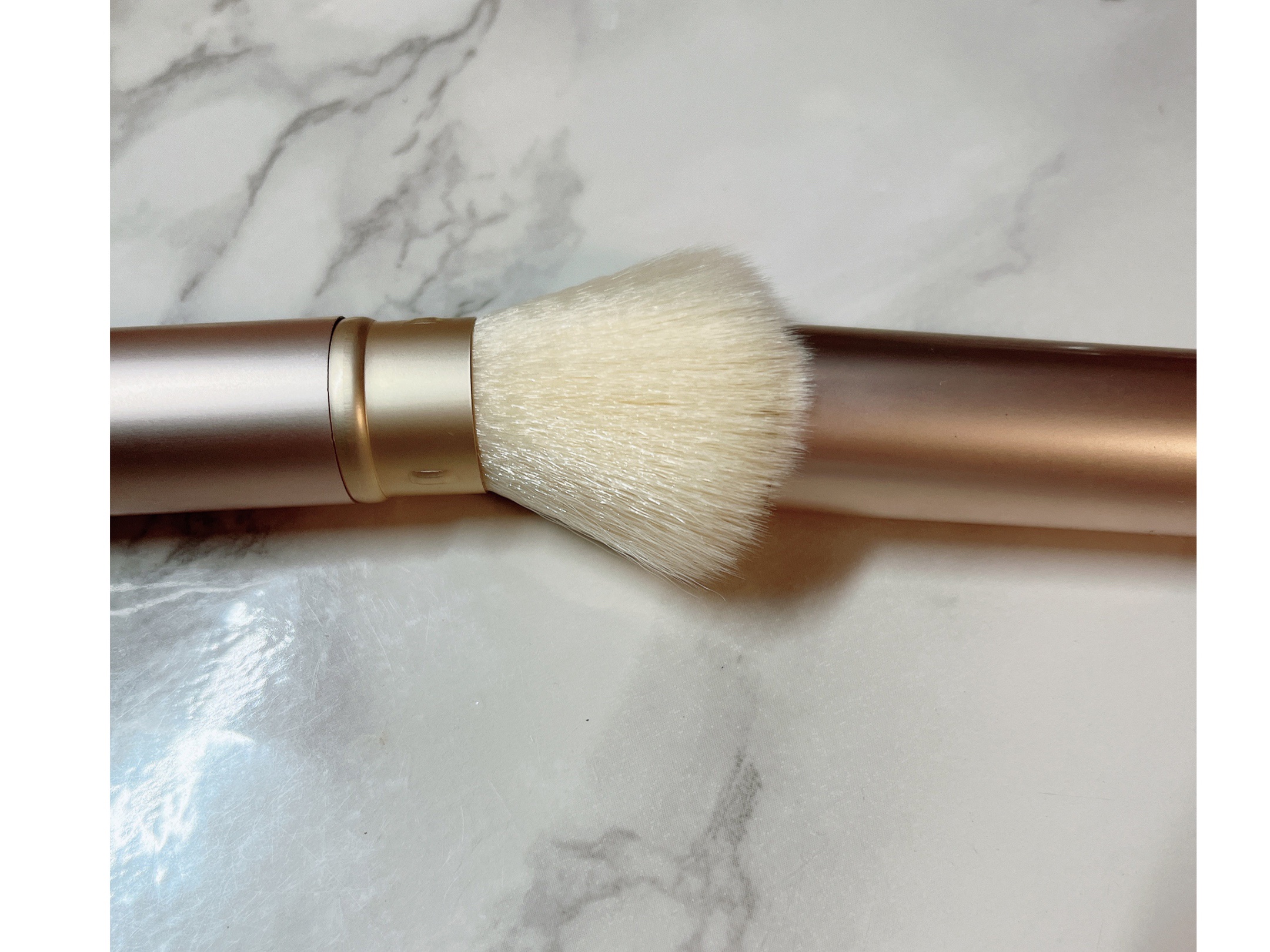 ごくふわっ 携帯フェイスブラシ スライド式/DAISO/メイクブラシを使ったクチコミ（3枚目）