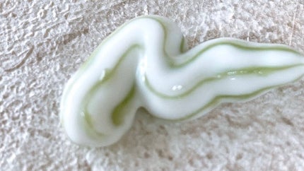 うつろい on LIPS 「ロクシタンの新発売数量限定ヴァーベナバイカラー ハンドクリーム..」(3枚目)