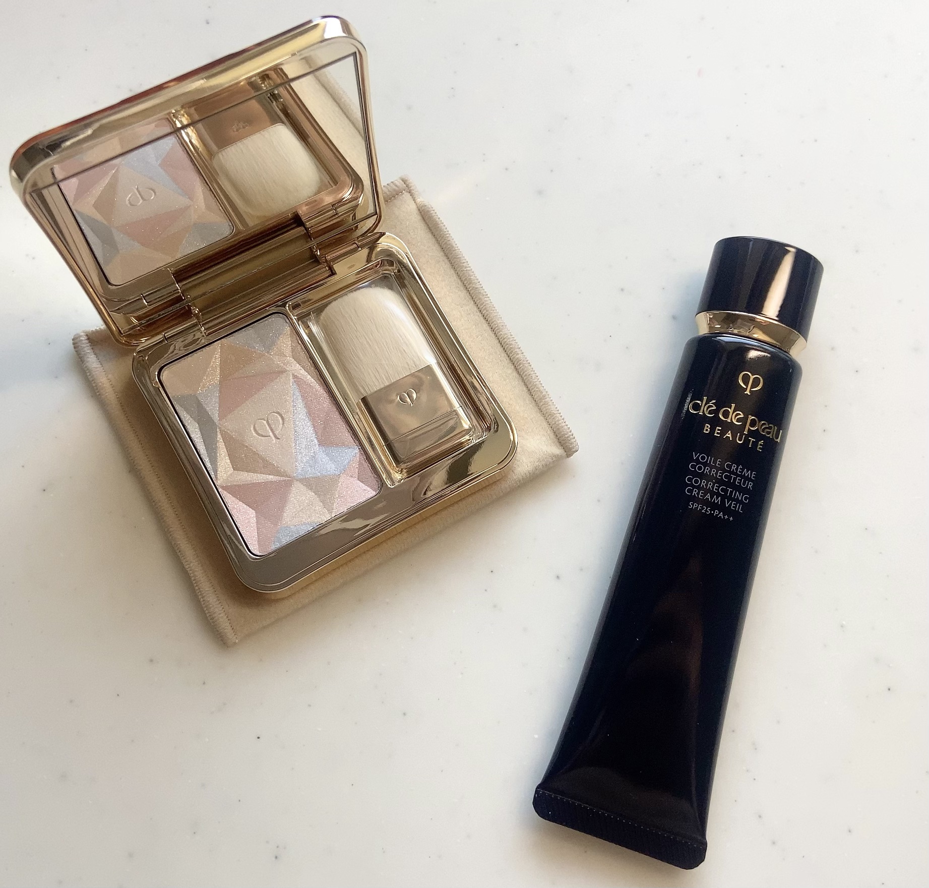 ル・レオスールデクラ /クレ・ド・ポー ボーテ/パウダーハイライトを使ったクチコミ（1枚目）