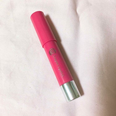 リップ💄
クレヨンリップ💋
ピンク色です
少し固すぎてポロポロな奴が出てきていて塗っても唇もザラザラな見た目に
リップ初めて買ったのがこれだったから口紅ってこんな感じなのかなって思ったらこれは安いからこ