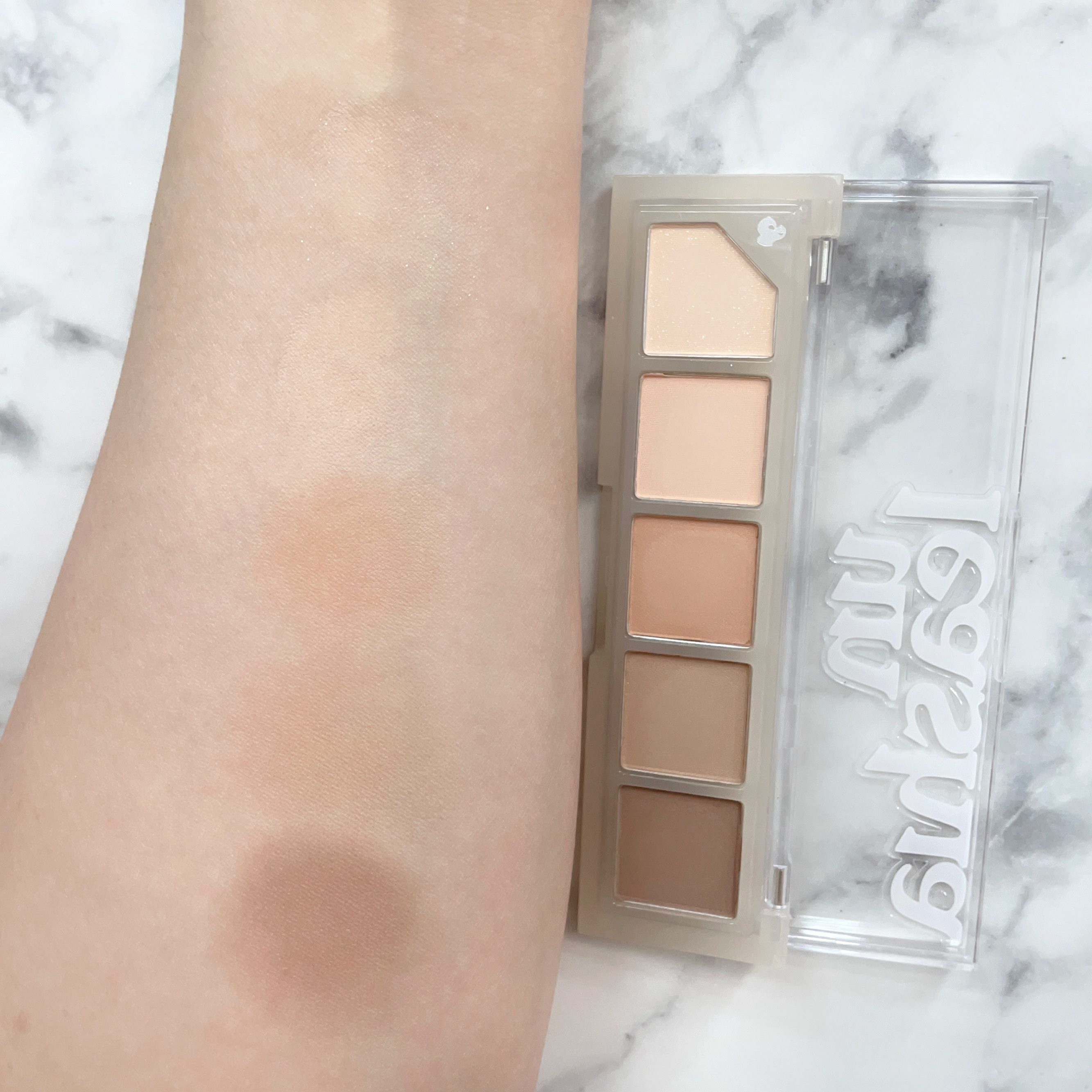 ムードシャワーアイパレット No.1 バニラシャワー/unleashia/アイシャドウパレットを使ったクチコミ（3枚目）