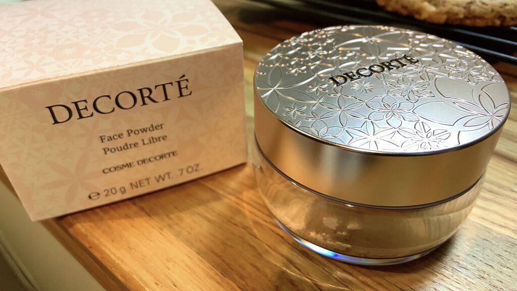 DECORTÉフェイスパウダー10misty beige



閲覧ありがとうございます。はるぴょんです✨



今回は私のデパコスデビュー品をレビューします！




DECORTÉフェイスパウダー10番。
このカラーはラメなしのマットタ