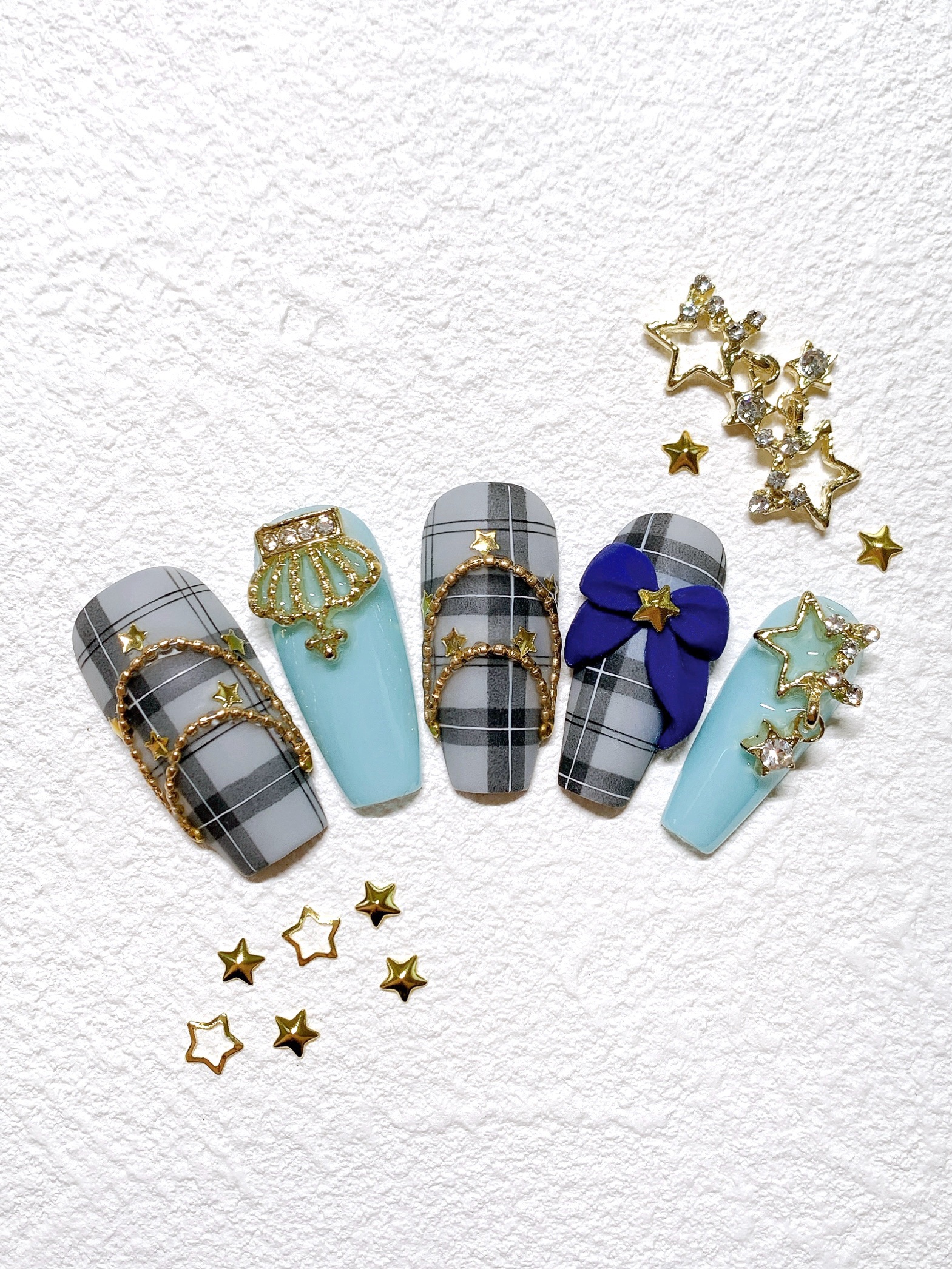 #セルフネイル,#チェックネイルのネイルデザイン